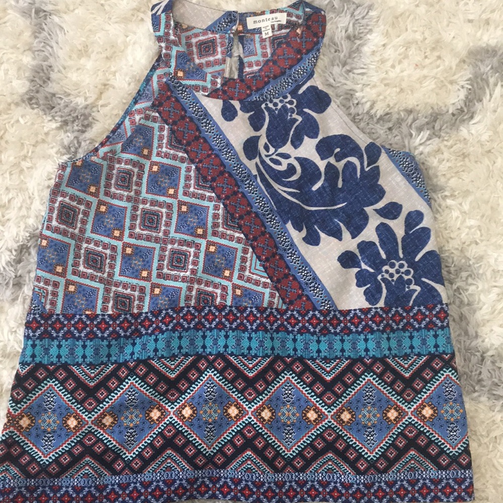 NWOT Sleeveless top with key hole buttoned back